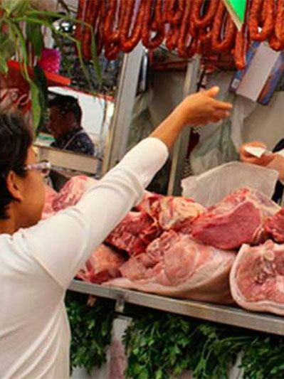 ¿Cuántas veces se multiplica el precio de la carne desde el corral hasta que llega a la góndola?